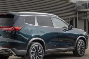 Un SUV familial électrique et puissant 7 places à prix choc : comment le Ebro S800 PHEV bouscule Peugeot, Toyota et Volkswagen Un SUV familial électrique et puissant 7 places à prix choc : comment le Ebro S800 PHEV bouscule Peugeot, Toyota et Volkswagen