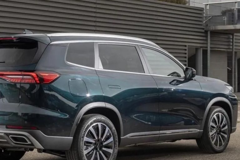 Un SUV familial électrique et puissant 7 places à prix choc : comment le Ebro S800 PHEV bouscule Peugeot, Toyota et Volkswagen