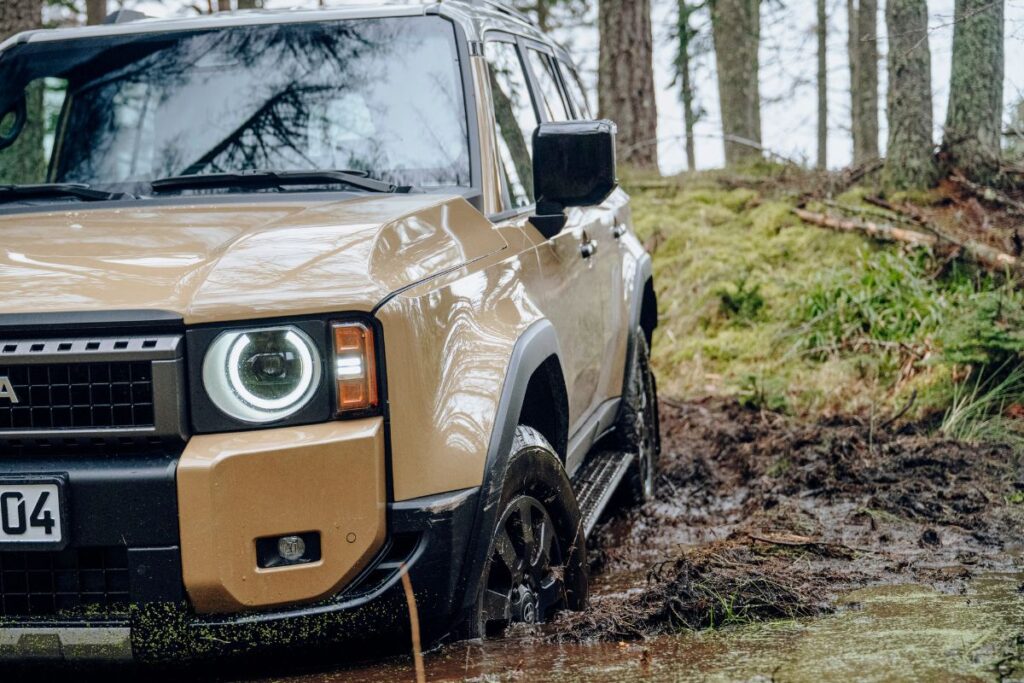 Le seul vrai 4×4 à prix raisonnable même moteur increvable que le Land Cruiser mais 40 000€ de moins