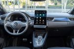 Ce SUV français hybride de 160 chevaux consomme à peine 4,7 L/100 km et met la Yaris Cross sous pression