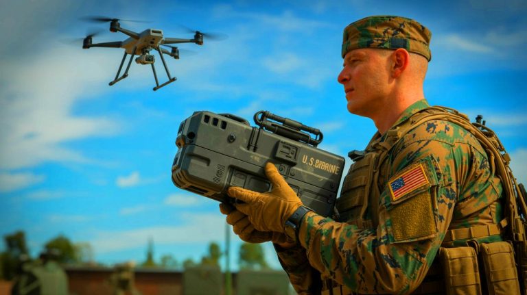 « Ces nouvelles armes vont changer la guerre moderne » : les Marines américains s’équipent de fusils anti-drones portés à l’épaule