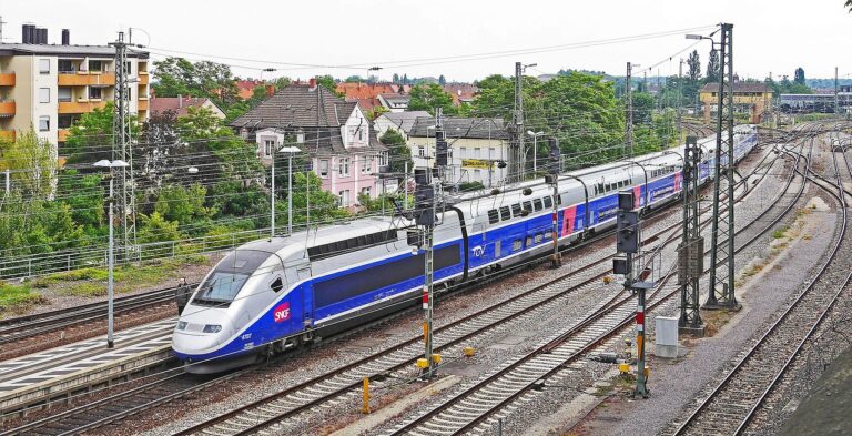 La SNCF enregistre des bénéfices records mais cette dette colossale inquiète les experts du transport ferroviaire en France