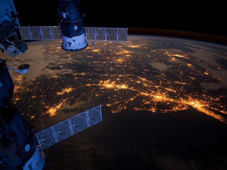 « Nous sommes en danger » : la NASA dévoile ce cataclysme imminent qui pourrait précipiter l’ISS en chute incontrôlée vers la Terre