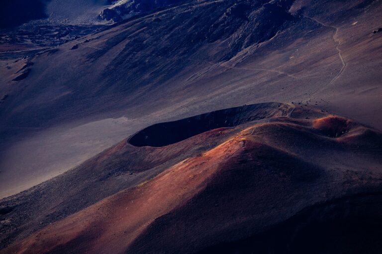 « Ces monstres invisibles sous la Terre vont déclencher des cataclysmes » : les blobs mystérieux prêts à provoquer des éruptions volcaniques dévastatrices