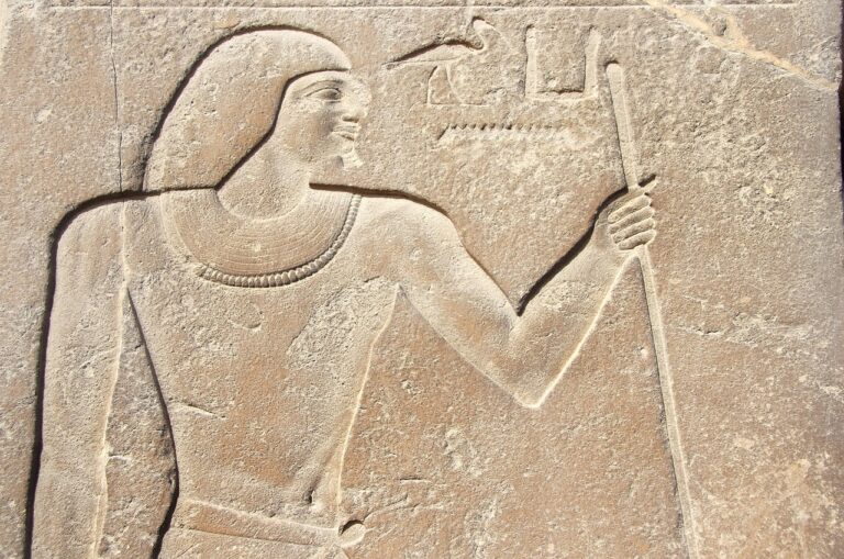 La découverte archéologique qui confirme : « Les pharaons étaient les premiers tyrans » et bouleverse l&rsquo;Histoire avec des preuves vieilles de plus de 5000 ans