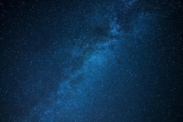 « Nous sommes le centre de l&rsquo;Univers » : cette théorie controversée qui bouleverse notre vision de l&rsquo;humanité