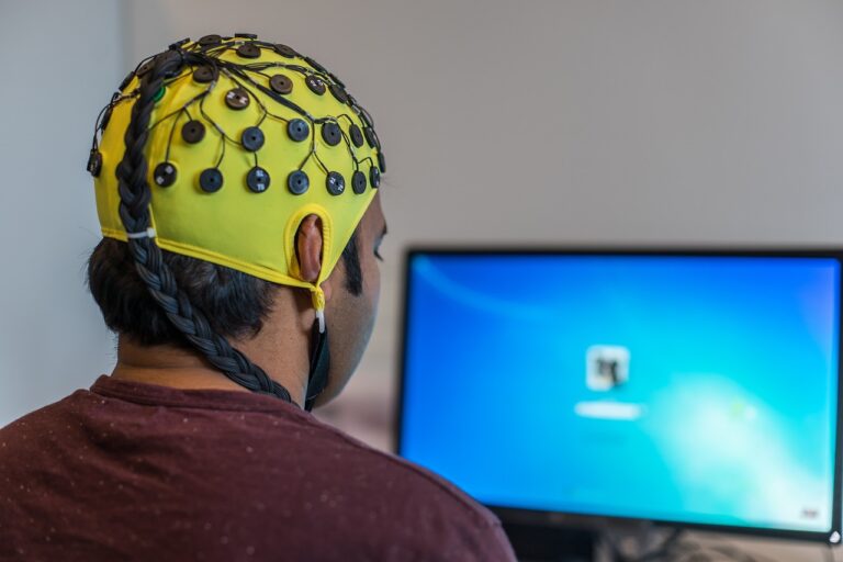 Adolescence prolongée : notre cerveau continue de se développer jusqu&rsquo;à 32 ans, découvrez les étapes clés de cette évolution